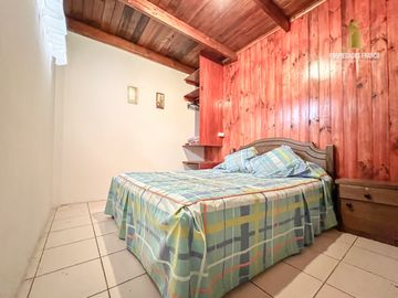 ALGARROBO VENTA CASA CON LOCAL COMERCIAL Y 4 DPTOS PRIVADOS