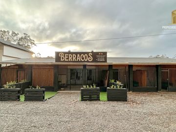 ALGARROBO VENTA CASA CON LOCAL COMERCIAL Y 4 DPTOS PRIVADOS
