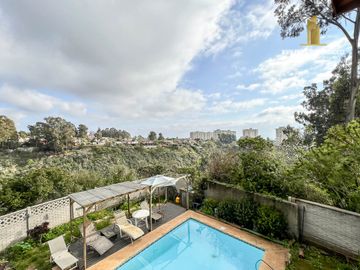 ALGARROBO. VENDE CASA DE USO MIXTO EN RECINTO PRIVADO.