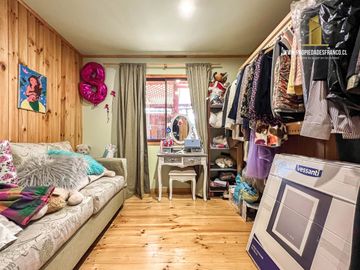 ALGARROBO. VENDE CASA DE USO MIXTO EN RECINTO PRIVADO.