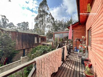 ALGARROBO. VENDE CASA DE USO MIXTO EN RECINTO PRIVADO.