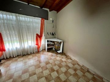 Casa 4 amb en venta - Palomar - Pileta y cochera