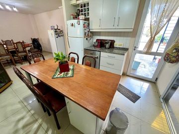 Casa 4 amb en venta - Palomar - Pileta y cochera