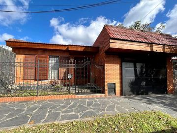 Casa 4 amb en venta - Palomar - Pileta y cochera