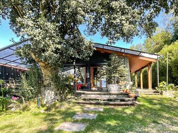 PUCÓN. VENTA CASA 3D 4B CONEXIÓN DIRECTA LAGO VILLARRICA