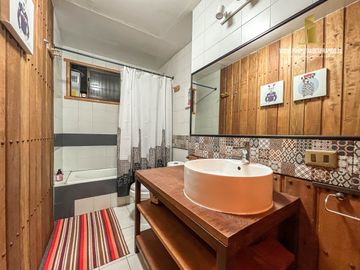 PUCÓN. VENTA CASA 3D 4B CONEXIÓN DIRECTA LAGO VILLARRICA