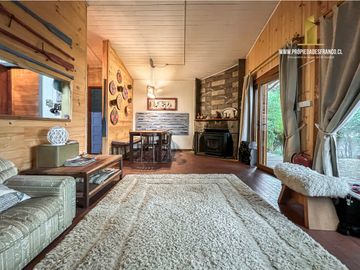 PUCÓN. VENTA CASA 3D 4B CONEXIÓN DIRECTA LAGO VILLARRICA