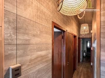 PUCÓN. VENTA CASA 3D 4B CONEXIÓN DIRECTA LAGO VILLARRICA
