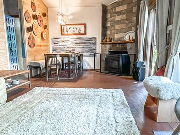 PUCÓN. VENTA CASA 3D 4B CONEXIÓN DIRECTA LAGO VILLARRICA