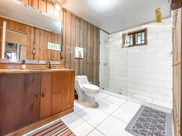 PUCÓN. VENTA CASA 3D 4B CONEXIÓN DIRECTA LAGO VILLARRICA