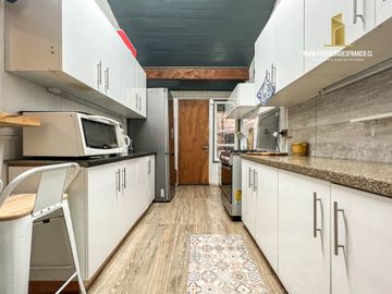 PUCÓN. VENTA CASA 3D 4B CONEXIÓN DIRECTA LAGO VILLARRICA