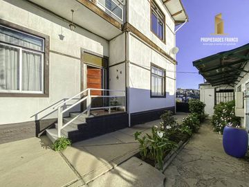 VALPARAÍSO. CERRO ESPERANZA. VENTA CASA COLONIAL CON 1300 M2