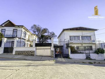 VALPARAÍSO. CERRO ESPERANZA. VENTA CASA COLONIAL CON 1300 M2