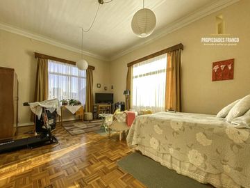 VALPARAÍSO. CERRO ESPERANZA. VENTA CASA COLONIAL CON 1300 M2