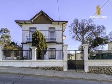 VALPARAÍSO. CERRO ESPERANZA. VENTA CASA COLONIAL CON 1300 M2