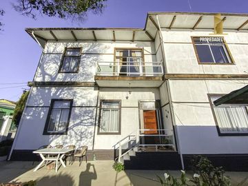 VALPARAÍSO. CERRO ESPERANZA. VENTA CASA COLONIAL CON 1300 M2