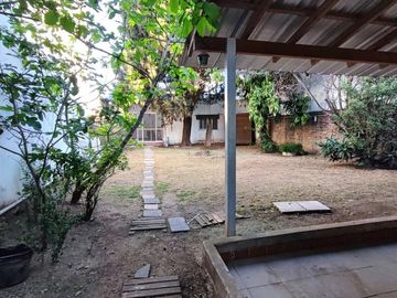 Venta Casa 3 amb y Depto con parque Florida Oeste
