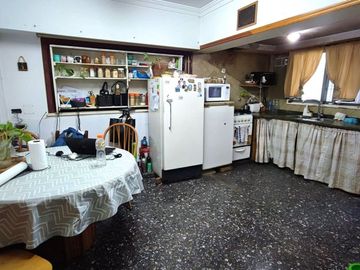 Venta Casa 3 amb y Depto con parque Florida Oeste