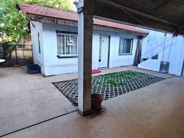 Venta Casa 3 amb y Depto con parque Florida Oeste