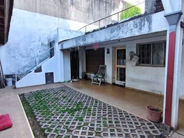 Venta Casa 3 amb y Depto con parque Florida Oeste