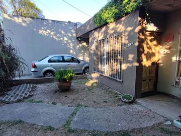 Venta Casa 3 amb y Depto con parque Florida Oeste