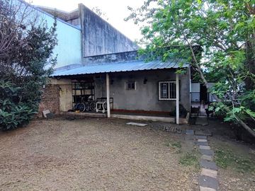 Venta Casa 3 amb y Depto con parque Florida Oeste