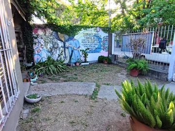 Venta Casa 3 amb y Depto con parque Florida Oeste
