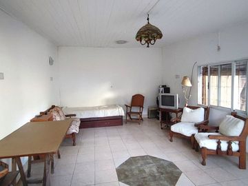 Venta Casa 3 amb y Depto con parque Florida Oeste