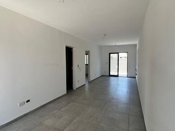 DEPARTAMENTO 2 AMBIENTES C/PATIO JOSE C. PAZ