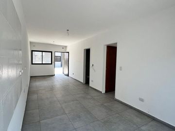 DEPARTAMENTO 2 AMBIENTES C/PATIO JOSE C. PAZ