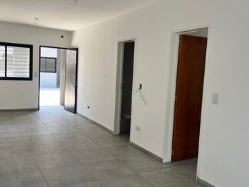 DEPARTAMENTO 2 AMBIENTES C/PATIO JOSE C. PAZ