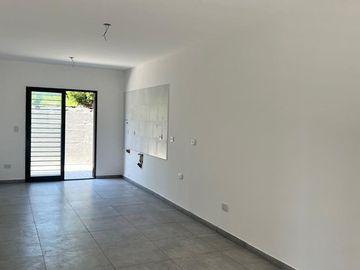 DEPARTAMENTO 2 AMBIENTES C/PATIO JOSE C. PAZ