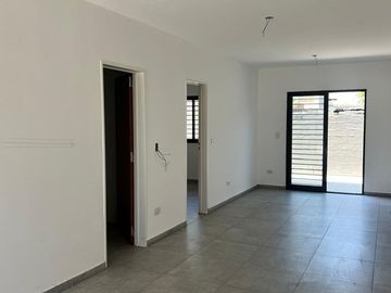 DEPARTAMENTO 2 AMBIENTES C/PATIO JOSE C. PAZ