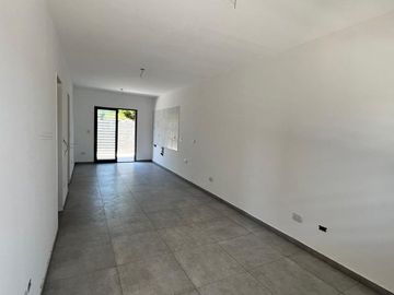 DEPARTAMENTO 2 AMBIENTES C/PATIO JOSE C. PAZ