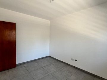DEPARTAMENTO 2 AMBIENTES C/PATIO JOSE C. PAZ