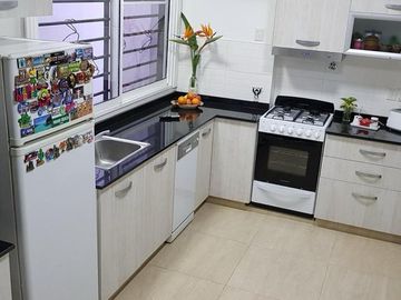 VENTA CASA EN LOMAS DE ZAMORA C/ PARQUE Y QUINCHO