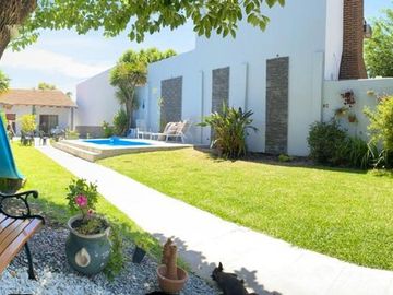 VENTA CASA EN LOMAS DE ZAMORA C/ PARQUE Y QUINCHO