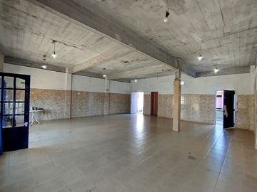 Venta de Local Salón en Mariano Acosta c parrilla