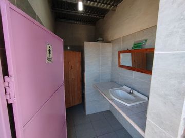 Venta de Local Salón en Mariano Acosta c parrilla
