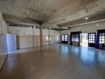 Venta de Local Salón en Mariano Acosta c parrilla