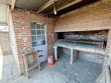 Venta de Local Salón en Mariano Acosta c parrilla