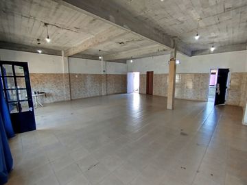 Venta de Local Salón en Mariano Acosta c parrilla