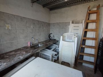 Venta de Local Salón en Mariano Acosta c parrilla