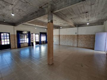 Venta de Local Salón en Mariano Acosta c parrilla