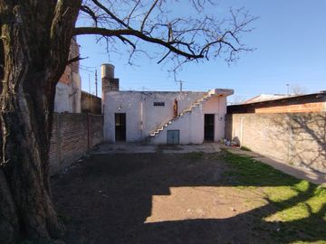 Venta de Local Salón en Mariano Acosta c parrilla