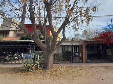 CASA 4 DORMITORIOS JUANA KOSLAY SAN LUIS