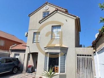 CASA EN VENTA, 5D 4B, QUILICURA