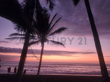 VENTA DE PROPIEDAD EN PUERTO CAYO CON EXCELENTE UBICACIÓN