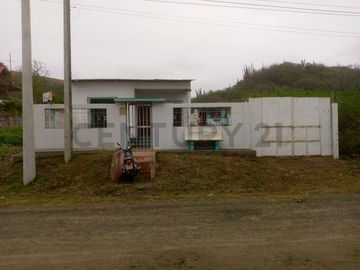 VENTA DE PROPIEDAD EN PUERTO CAYO CON EXCELENTE UBICACIÓN