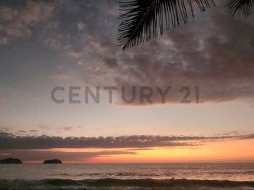 VENTA DE PROPIEDAD EN PUERTO CAYO CON EXCELENTE UBICACIÓN